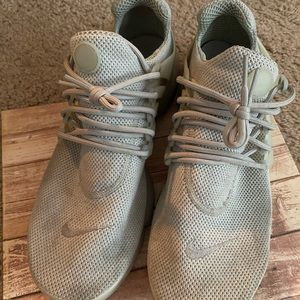 Lightweight Men’s Nike Airs / Grey